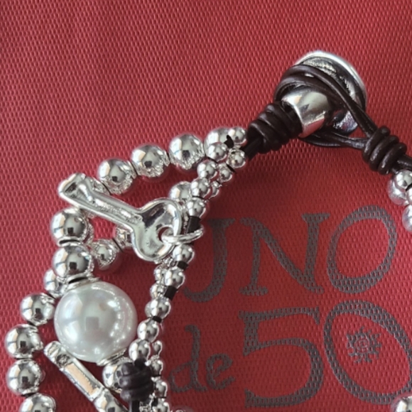 Uno de 50 Bracelet • En tu casa o en la Mia • Silver with Pearls - Picture 6 of 16